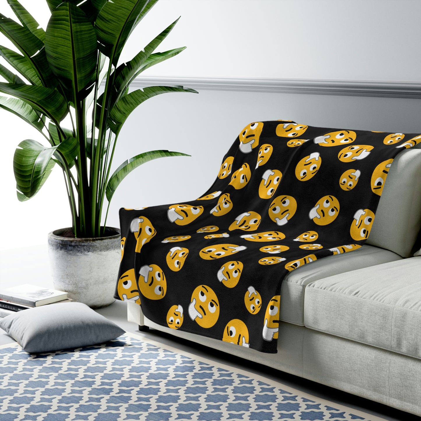 Emoji Pattern Velveteen Plush Blanket